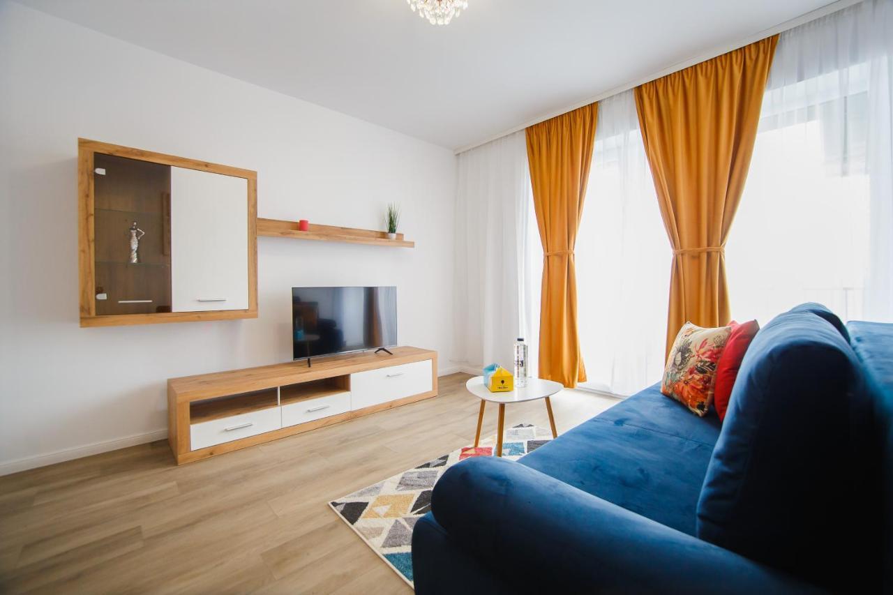 Trio Orange Apartment Орадеа Екстериор снимка
